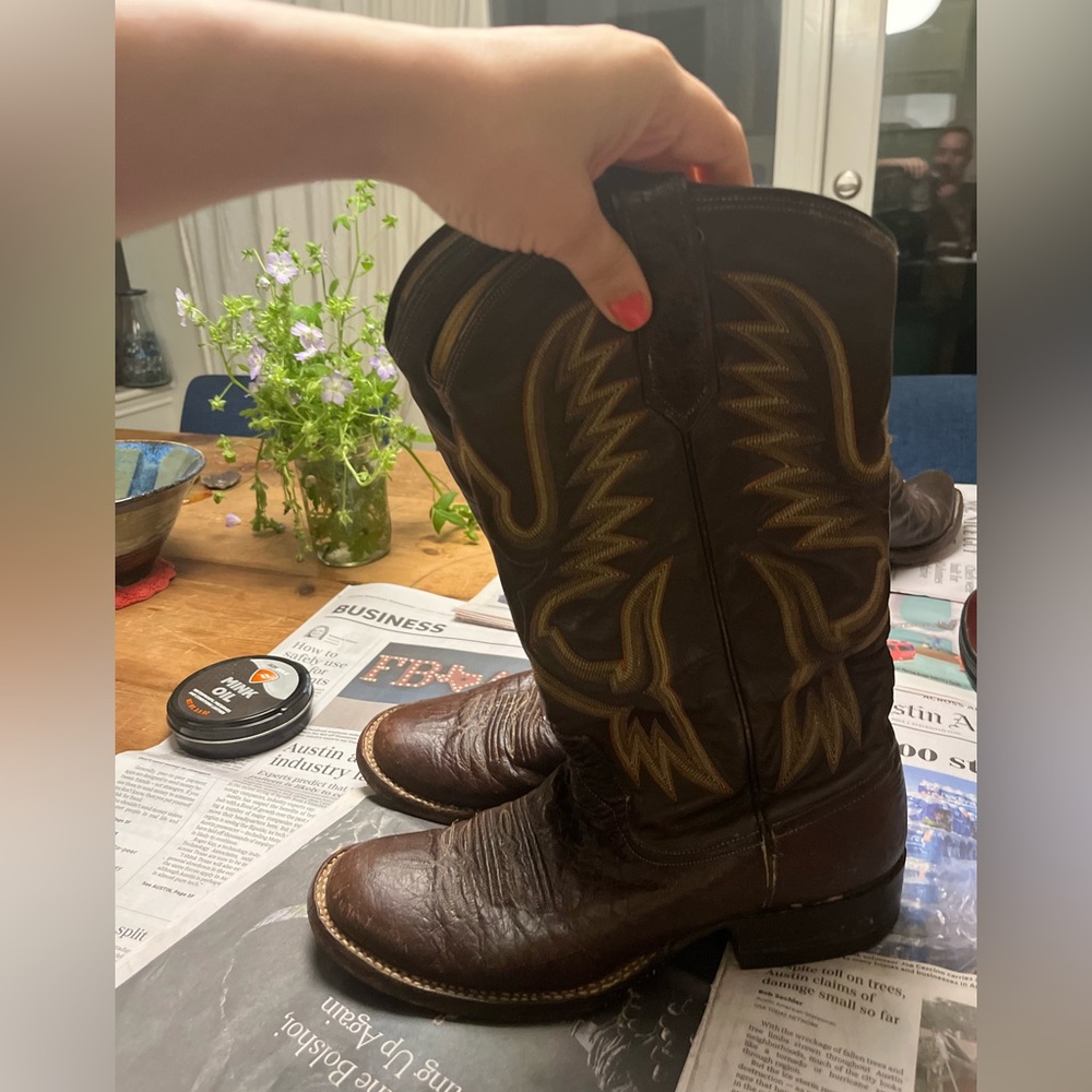 Good condition vintage cowgirl 🤠 boots authentic from Texas